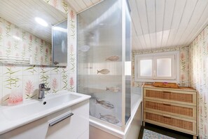 Bathroom - Holiday Home “La Maison 156” with Terrace and Private Garden (Les Sables-d'Olonne)