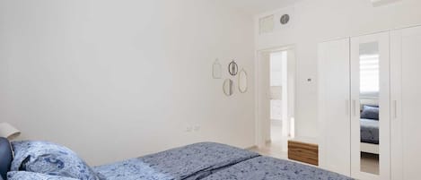 1 chambre, fer et planche Ă repasser, Wi-Fi gratuit, draps fournis