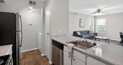 Spacious 2-bedroom near downtown Nashville