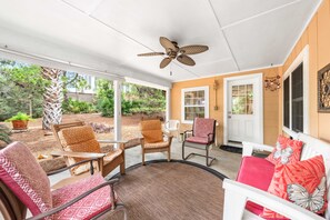 Terrace/patio - Price Break! Walk to the beach and resturants! (Santa Rosa Beach)