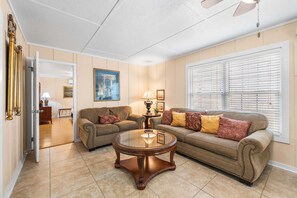 TV - Price Break! Walk to the beach and resturants! (Santa Rosa Beach)