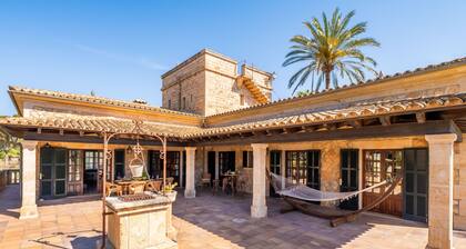 Villa mit privatem Pool und Steinturm nahe Es Trenc, Colònia Sant Jordi