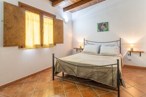 WiFi, bed sheets - Apartment 'Pi Greco' with Shared Terrace, Wi-Fi, and Air Conditioning (Punta Secca)