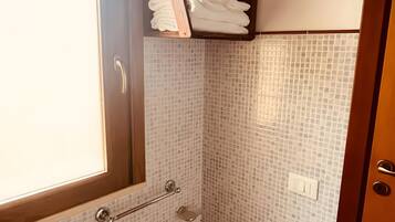 Douche, serviettes fournies