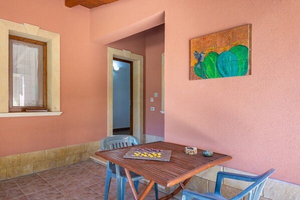 Dining - Omega Apartment with Shared Terrace, Wi-Fi and Air Conditioning (Punta Secca)
