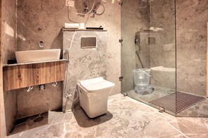 Deluxe Room, Balcony, Valley View | Bathroom - Katson Courtyard Mashobra (Shimla)