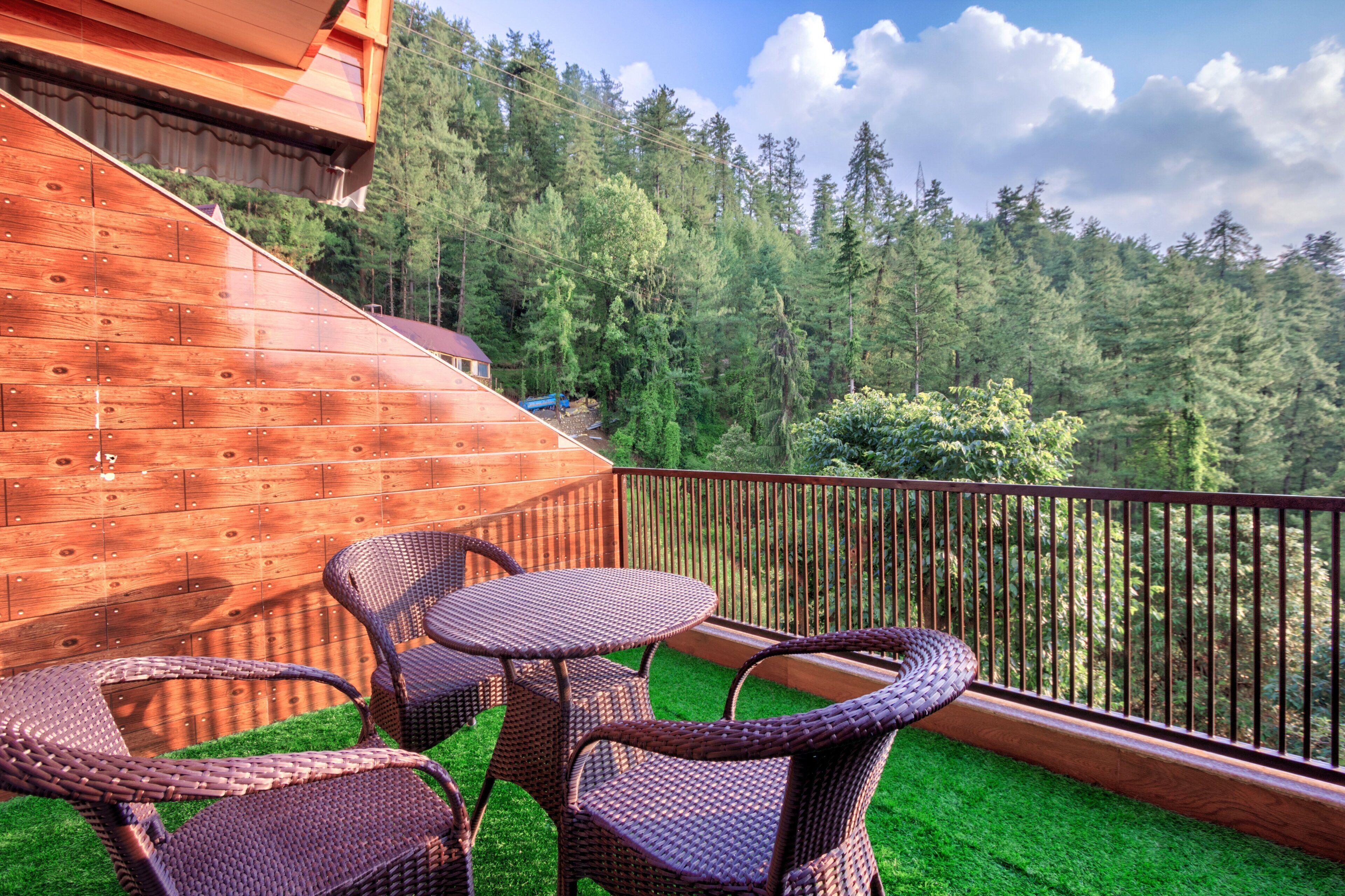 Deluxe Room, Balcony, Valley View | Outdoor dining