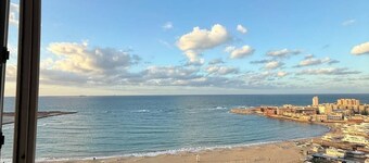 Stunning Sea View Apartment | Prime Location & Cozy Stay