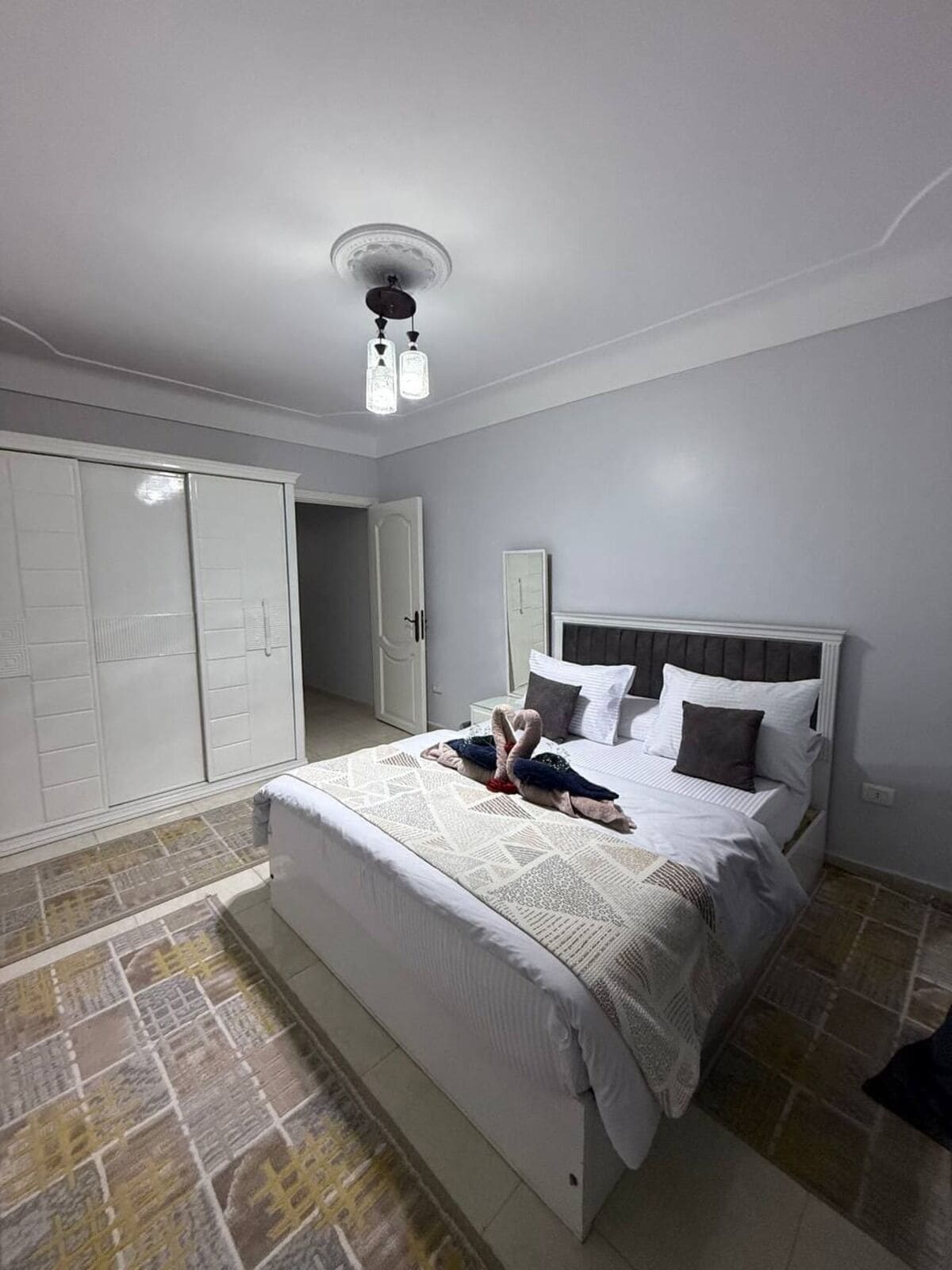 Iron/ironing board, WiFi, bed sheets