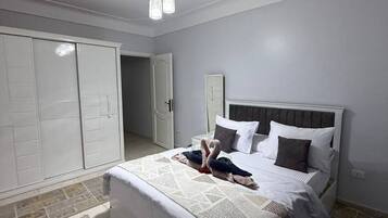 Iron/ironing board, WiFi, bed sheets