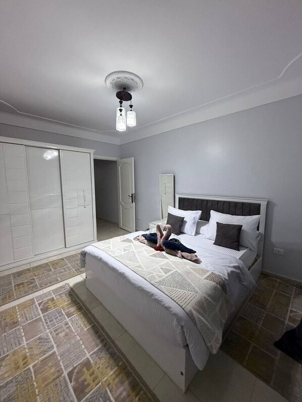 Iron/ironing board, WiFi, bed sheets