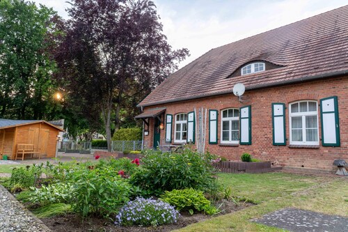 Ferienhaus 'Ivenack Alte Schule' mit privater Terrasse und eigenem Garten