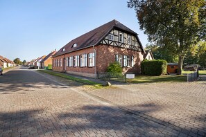 A traditional brick building with a gabled roof and multiple windows, situated on a cobblestone street. - Holiday Home 'Ivenack Old School' with Private Terrace and Private Garden (Ivenack)