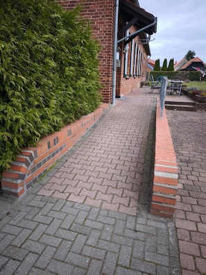 Property grounds - Holiday Home 'Ivenack Old School' with Private Terrace and Private Garden (Ivenack)