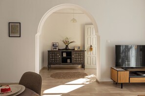 Interior - Filerimos Nest - Private Countyard (Rhodes)