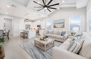 Living area - Naples Luxury Cottage-Stylish 2BR in Premier Luxury Community (Naples)