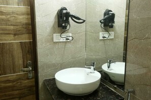 Classic Triple Room | Bathroom | Shower, free toiletries - Hotel Popular Suites (New Delhi)