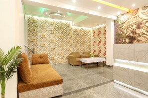 Lobby - Hotel Popular Suites (New Delhi)