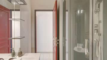 Douche, serviettes fournies