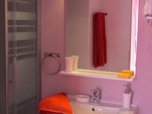 Bathroom - Bed and Breakfast 'Matisse - U Pianarellu' with Sea View, Wi-Fi and Air Conditioning (Olmeto)