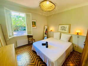 Iron/ironing board, free WiFi, bed sheets - Villa St Clair with swimming pool (Sète)