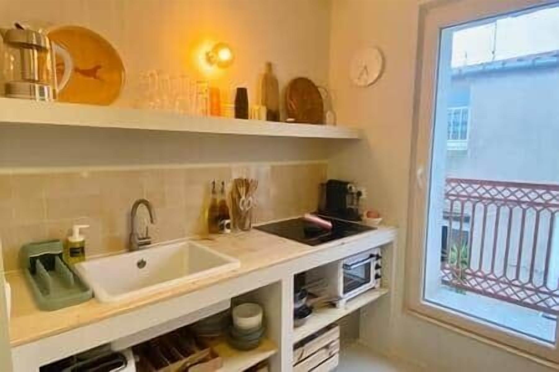 Frigorífico, horno, placa de cocina y tostadora