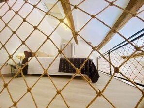 Free WiFi, bed sheets - "Suzon" Cosy little loft with terrace (Sète)