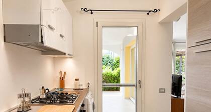 Private villa 100 m from the sea, relaxation and privacy with Tavolara view