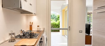 Private villa 100 m from the sea, relaxation and privacy with Tavolara view
