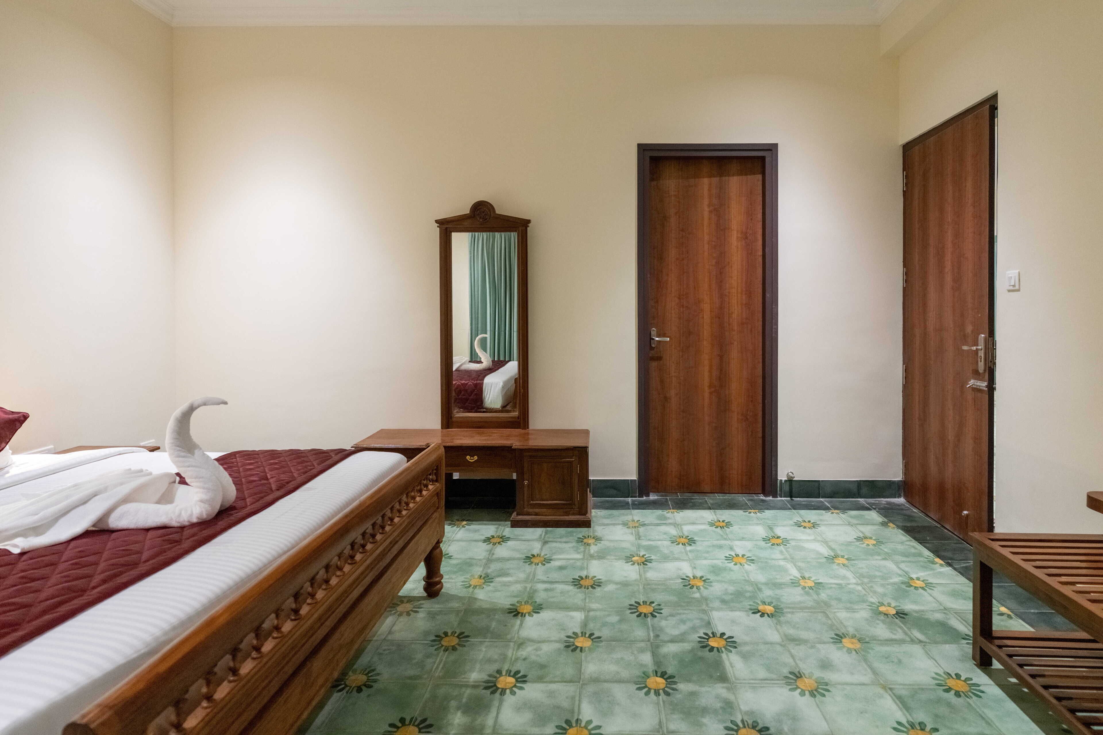 Suite, Garden View