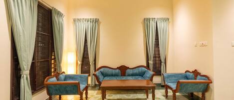 Premium Studio Suite, Garden View | Interior