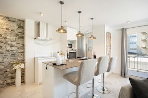 Coffee/tea maker, fridge, microwave, oven - Apartment 'Lliteras 3B Ref 9004' with Sea View, Wi-Fi and Air Conditioning (Son Servera)