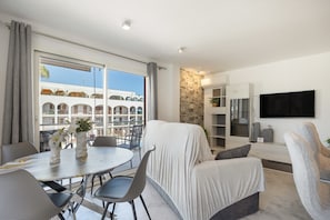 Dining - Apartment 'Lliteras 3B Ref 9004' with Sea View, Wi-Fi and Air Conditioning (Son Servera)