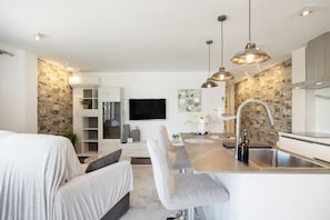 Interior - Apartment 'Lliteras 3B Ref 9004' with Sea View, Wi-Fi and Air Conditioning (Son Servera)