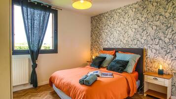 Iron/ironing board, WiFi, bed sheets
