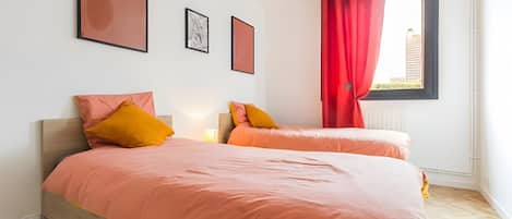 Iron/ironing board, WiFi, bed sheets