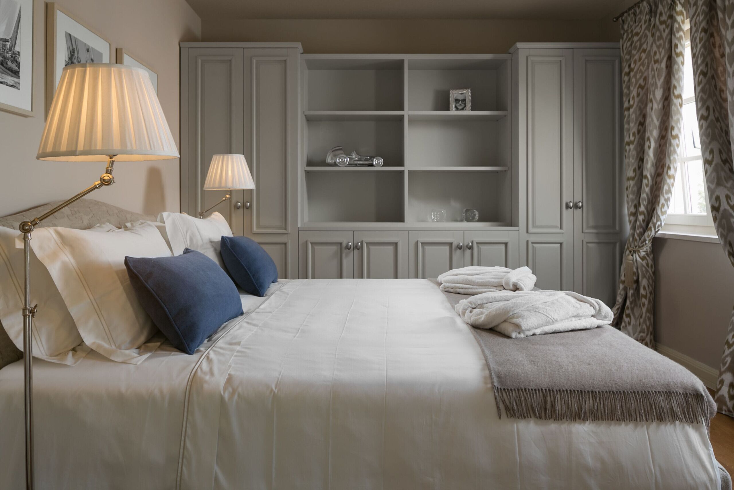 4 bedrooms, bed sheets