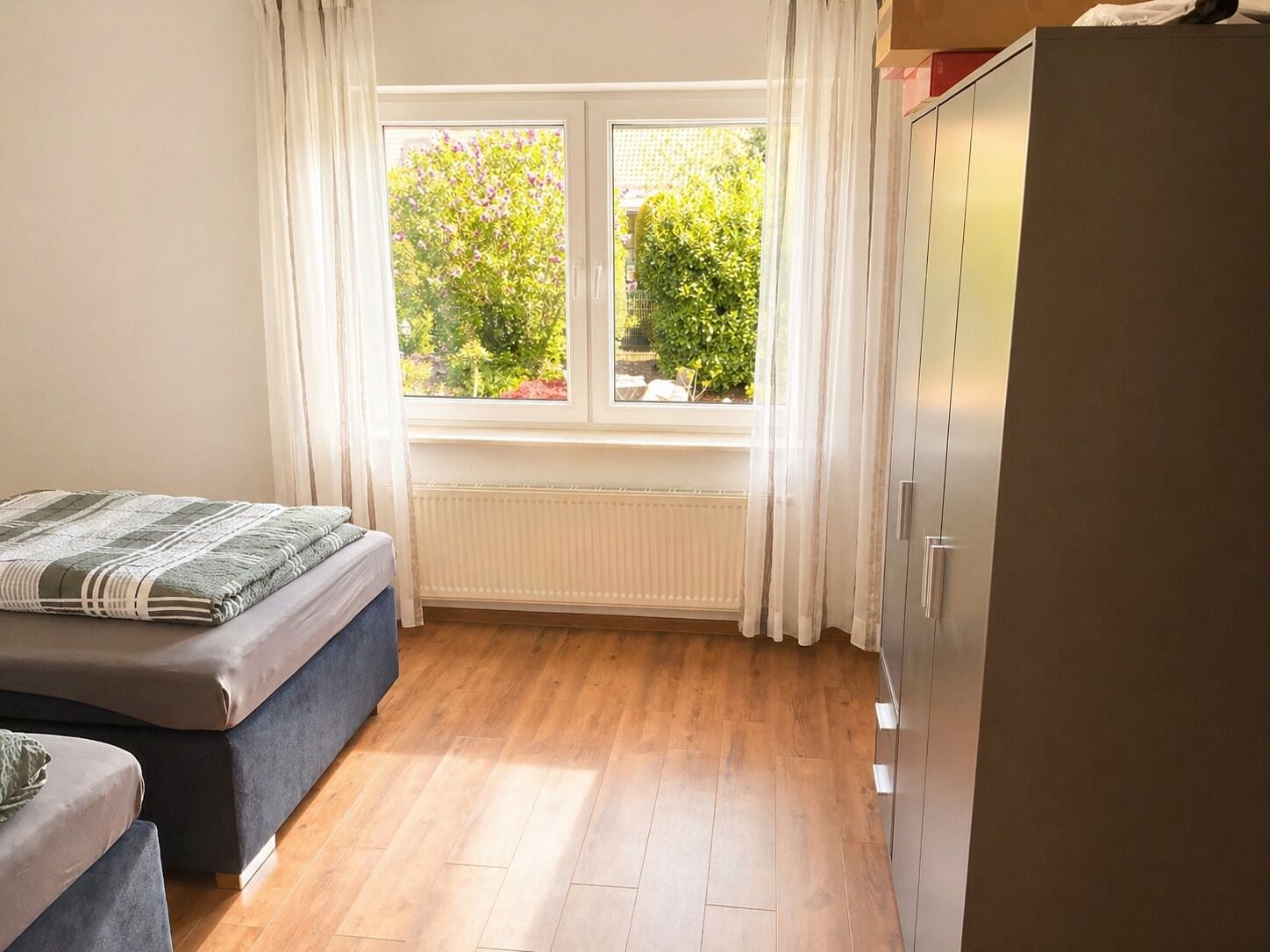 Iron/ironing board, internet, bed sheets