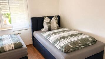 Iron/ironing board, internet, bed sheets