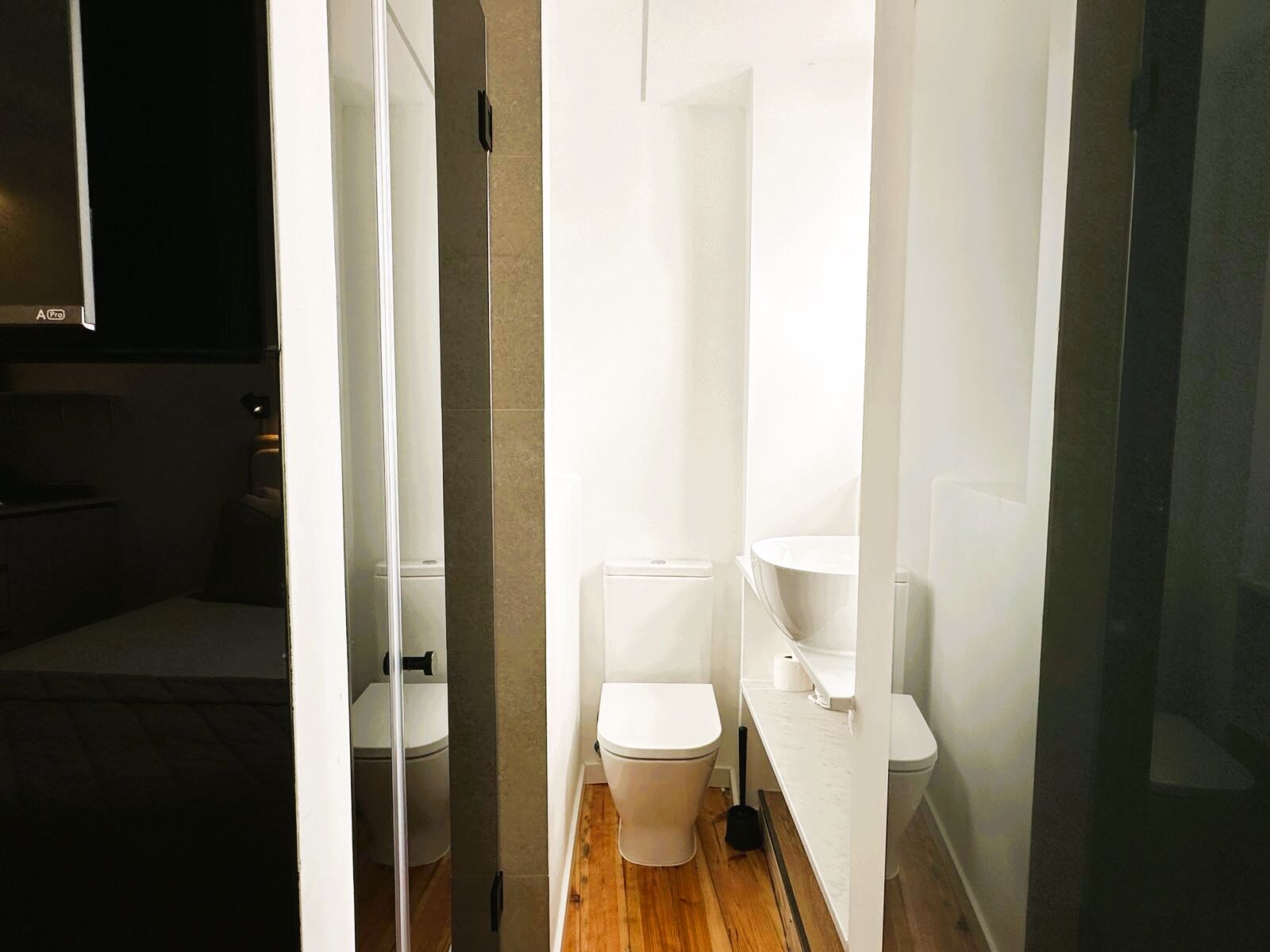 Hårtørrer, håndklæder, Sæbe, Toiletpapir