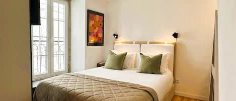 Iron/ironing board, internet, bed sheets