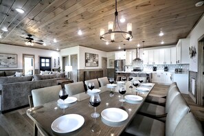 Dining - 4BR Luxury Cabin / Panoramic Mt Views / Game Rm, Bunk Rm, Playground, Firepit (Gatlinburg)