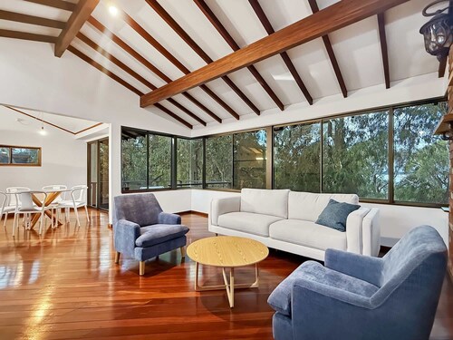 Peaceful 3-Bed Stay Near the Coast