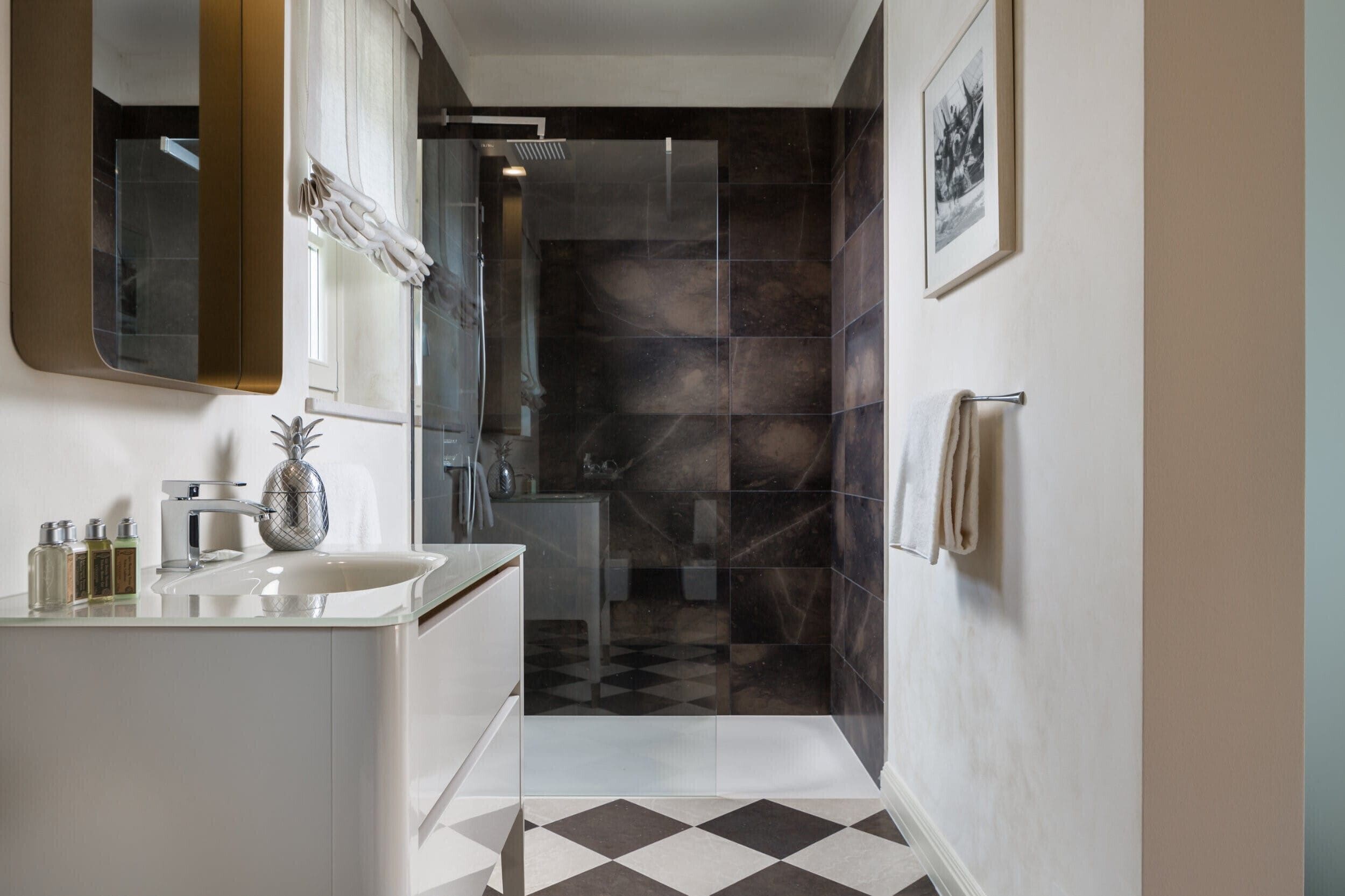 Shower, towels