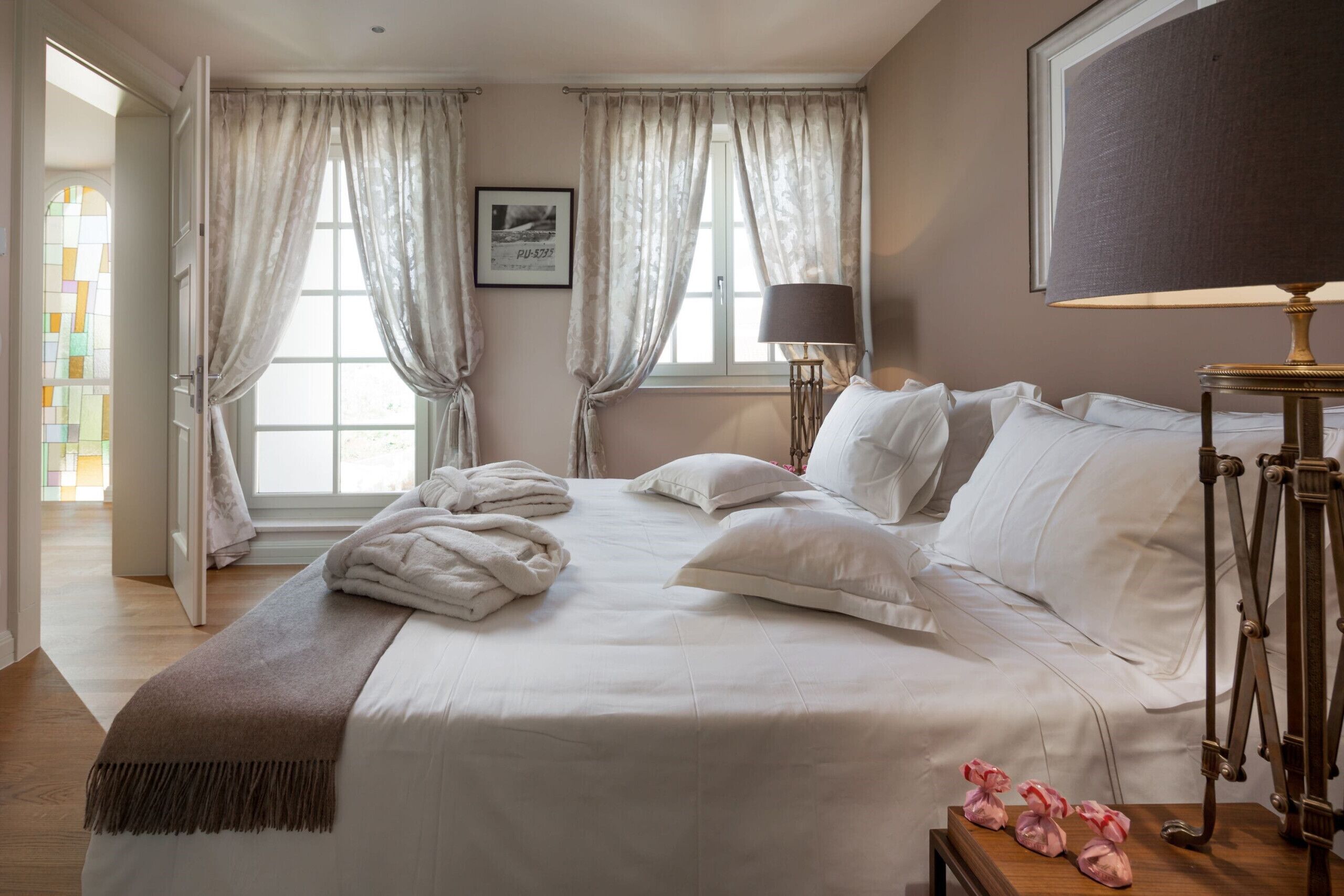 4 bedrooms, bed sheets