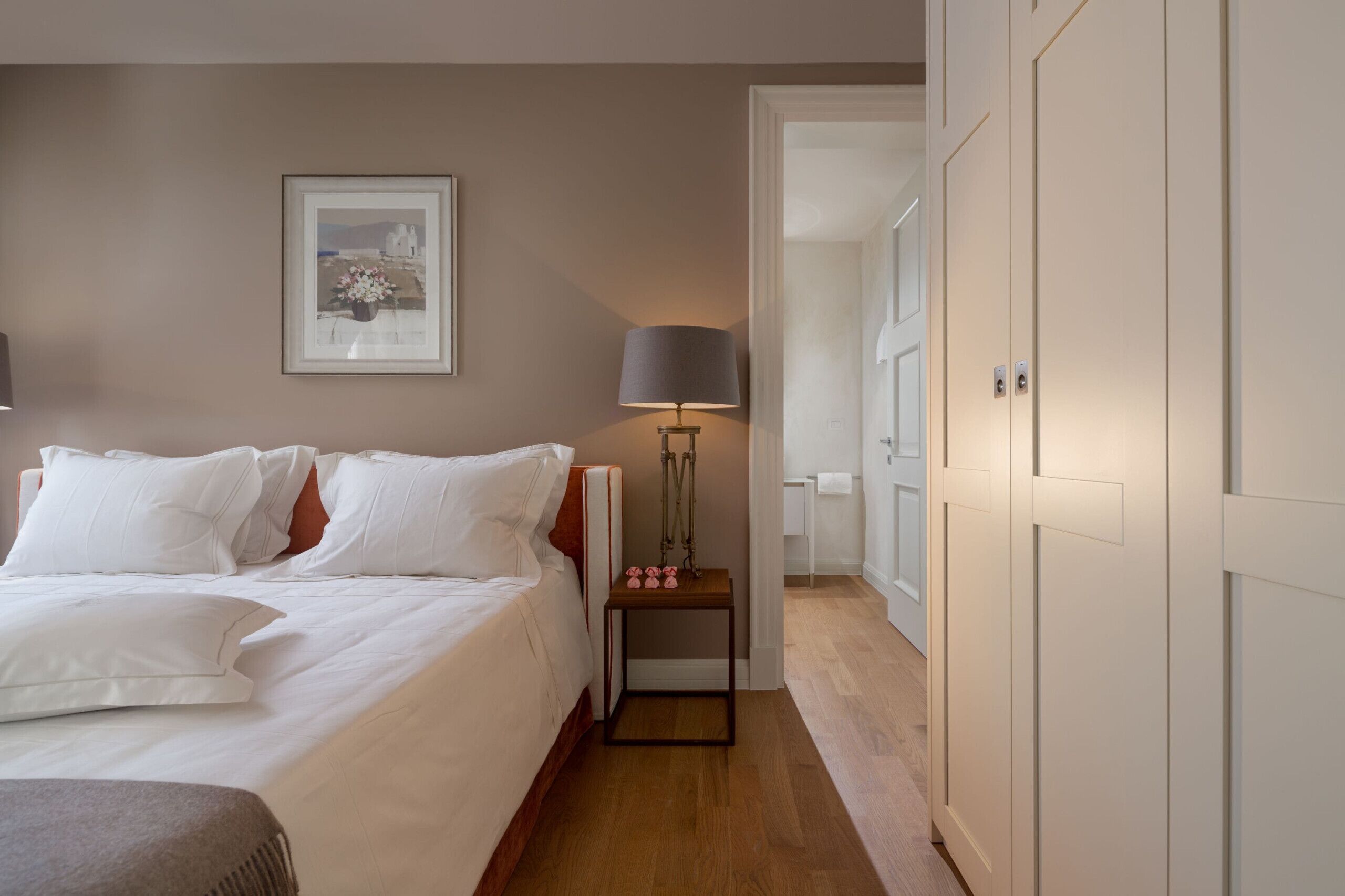 4 bedrooms, bed sheets