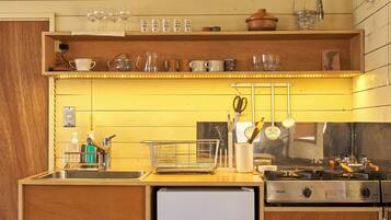 Casa, cucina, vista giardino | Cucina privata | Mini-frigorifero, microonde, forno, piano cottura