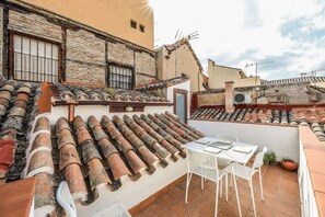 Outdoor dining - Romantic Stay in the Heart of Toledo (Toledo)