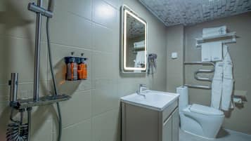 Deluxe Double Room | Bathroom | Shower, hair dryer, towels, soap
