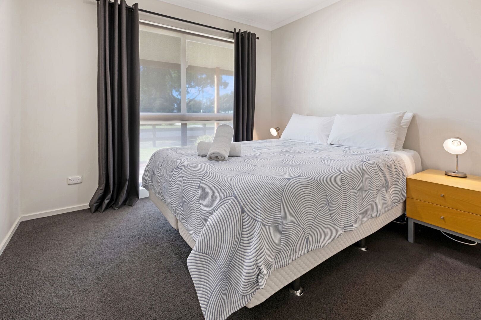 4 slaapkamers, een strijkplank/strijkijzer, gratis wifi, beddengoed